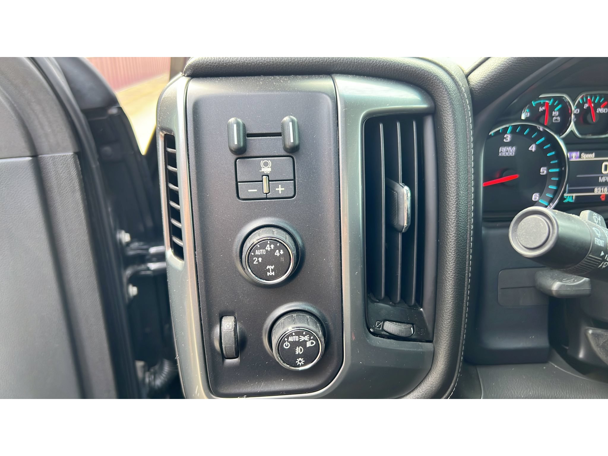 Used 2015 Chevrolet Silverado 1500 LTZ w/ LTZ Plus Package AWD/4WD image 23