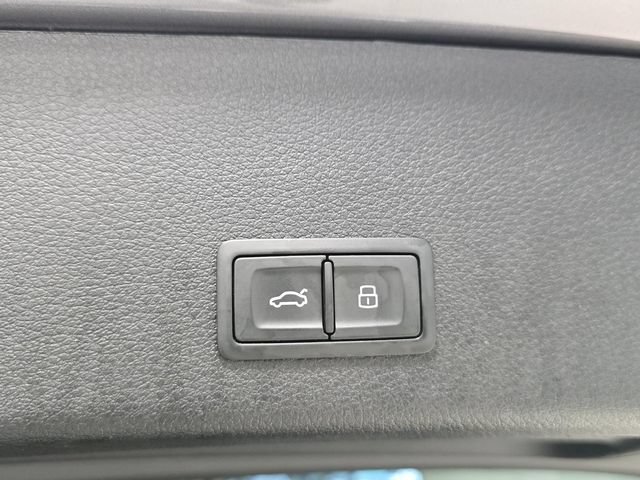 Used 2021 Audi e-tron Premium Plus w/ Premium Plus Package AWD/4WD image 33