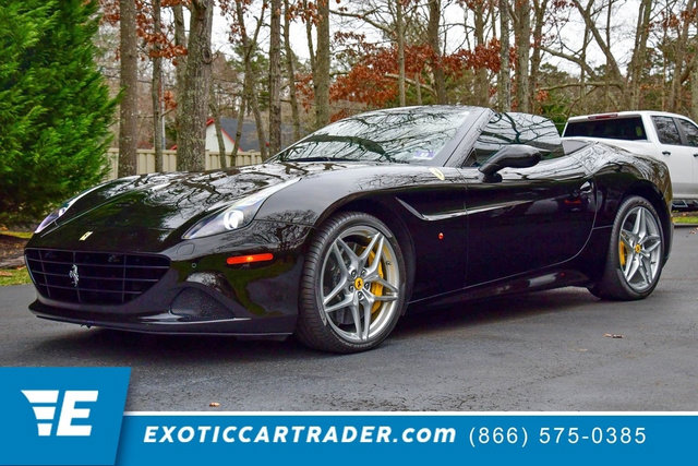 Used 2016 Ferrari California T RWD image 1