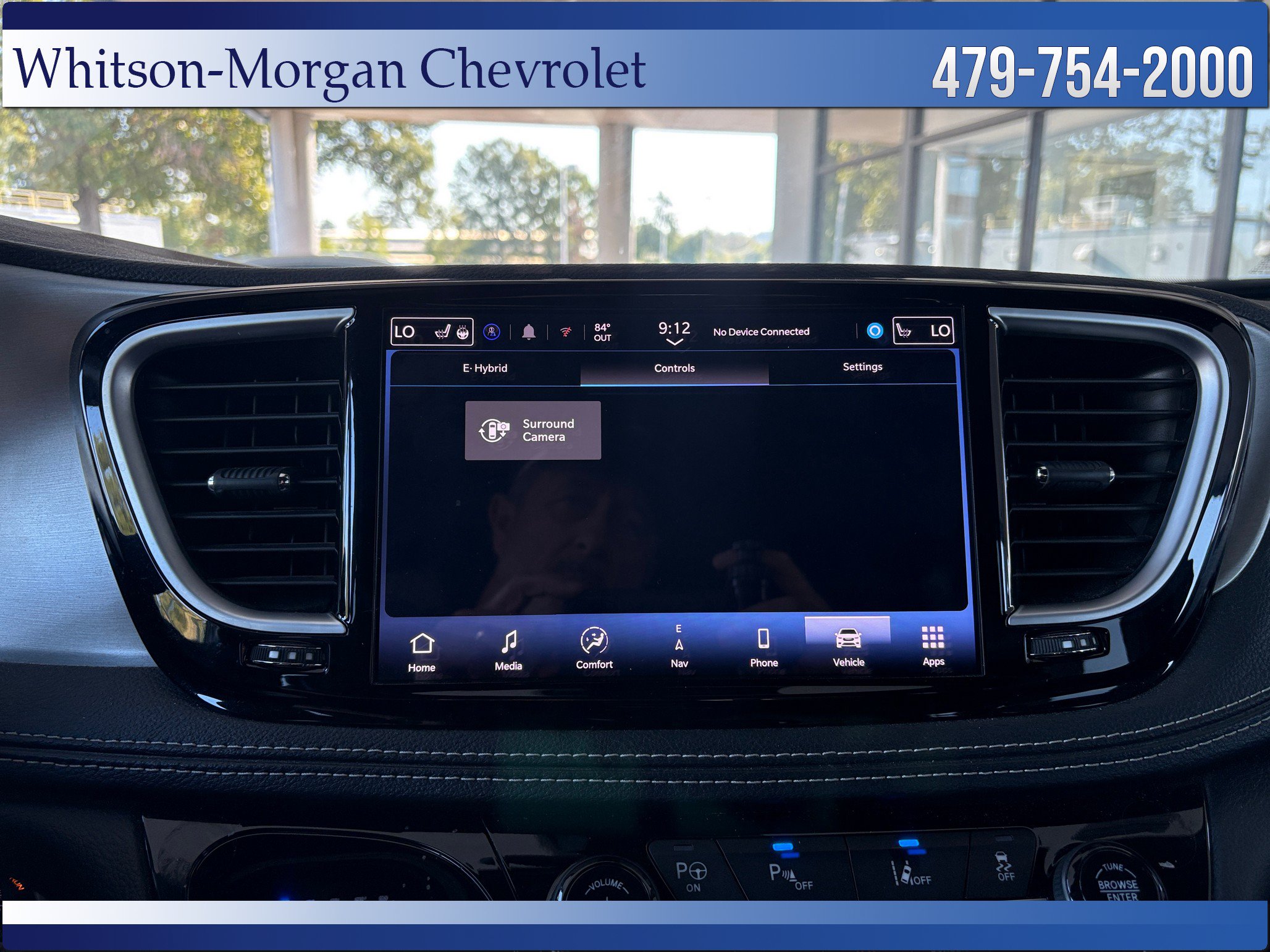 Used 2024 Chrysler Pacifica Premium FWD image 28