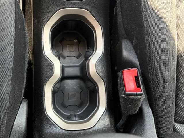 Used 2017 Jeep Renegade Latitude AWD/4WD image 24