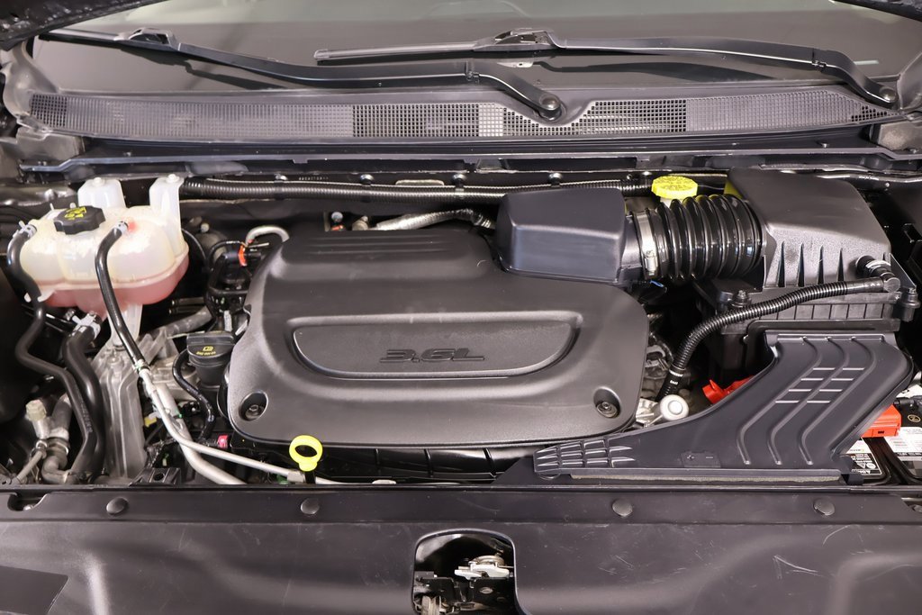 Used 2023 Chrysler Pacifica Touring-L image 19