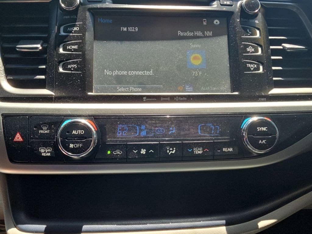 Used 2019 Toyota Highlander Plus FWD image 21