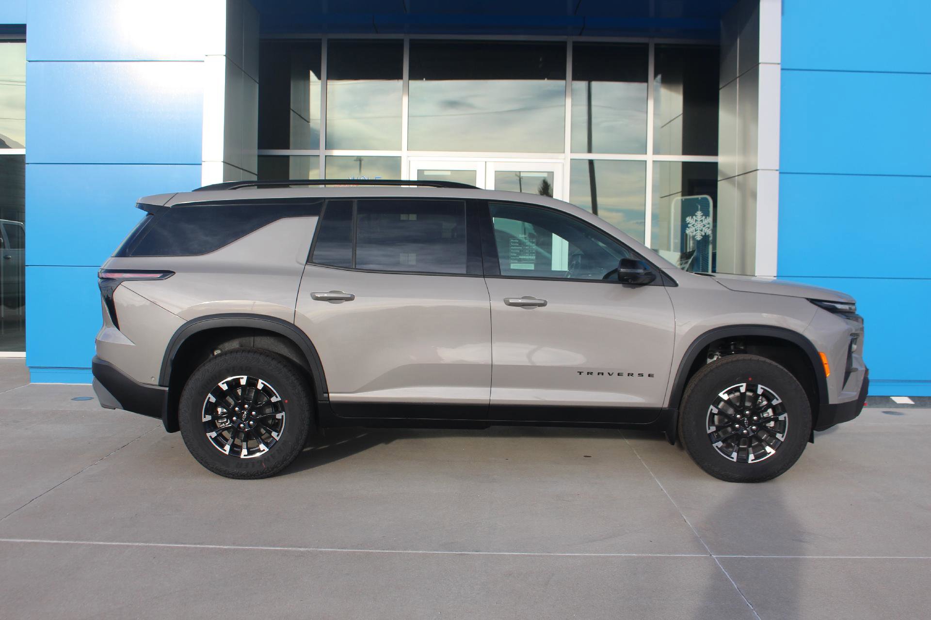 New 2026 Chevrolet Traverse Z71 w/ Enhanced Driving Package image 2