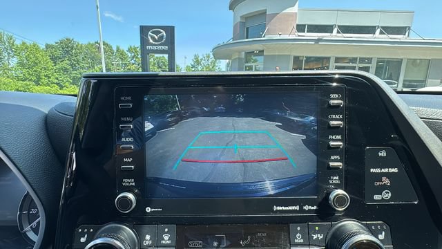 Used 2021 Toyota Highlander XLE AWD/4WD image 33