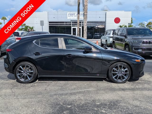 Used 2019 MAZDA MAZDA3 Hatchback w/ Preferred Package FWD image 3