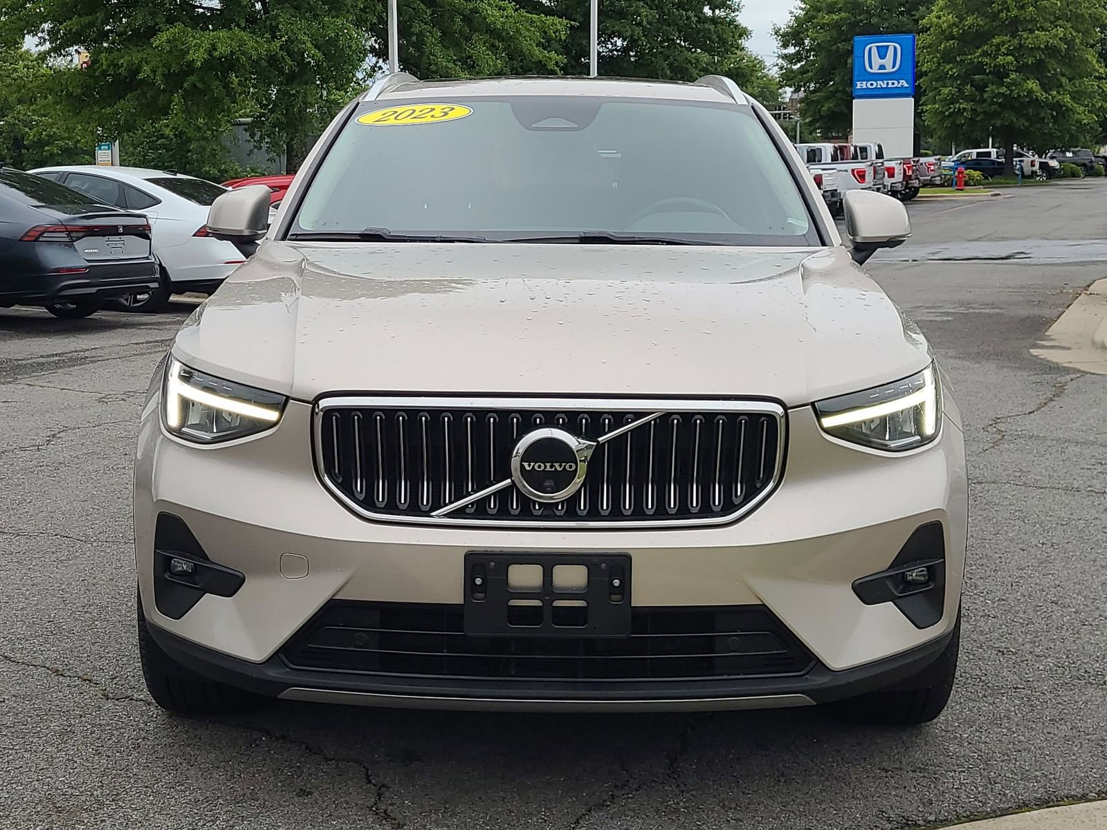 Used 2023 Volvo XC40 B4 Ultimate FWD image 8