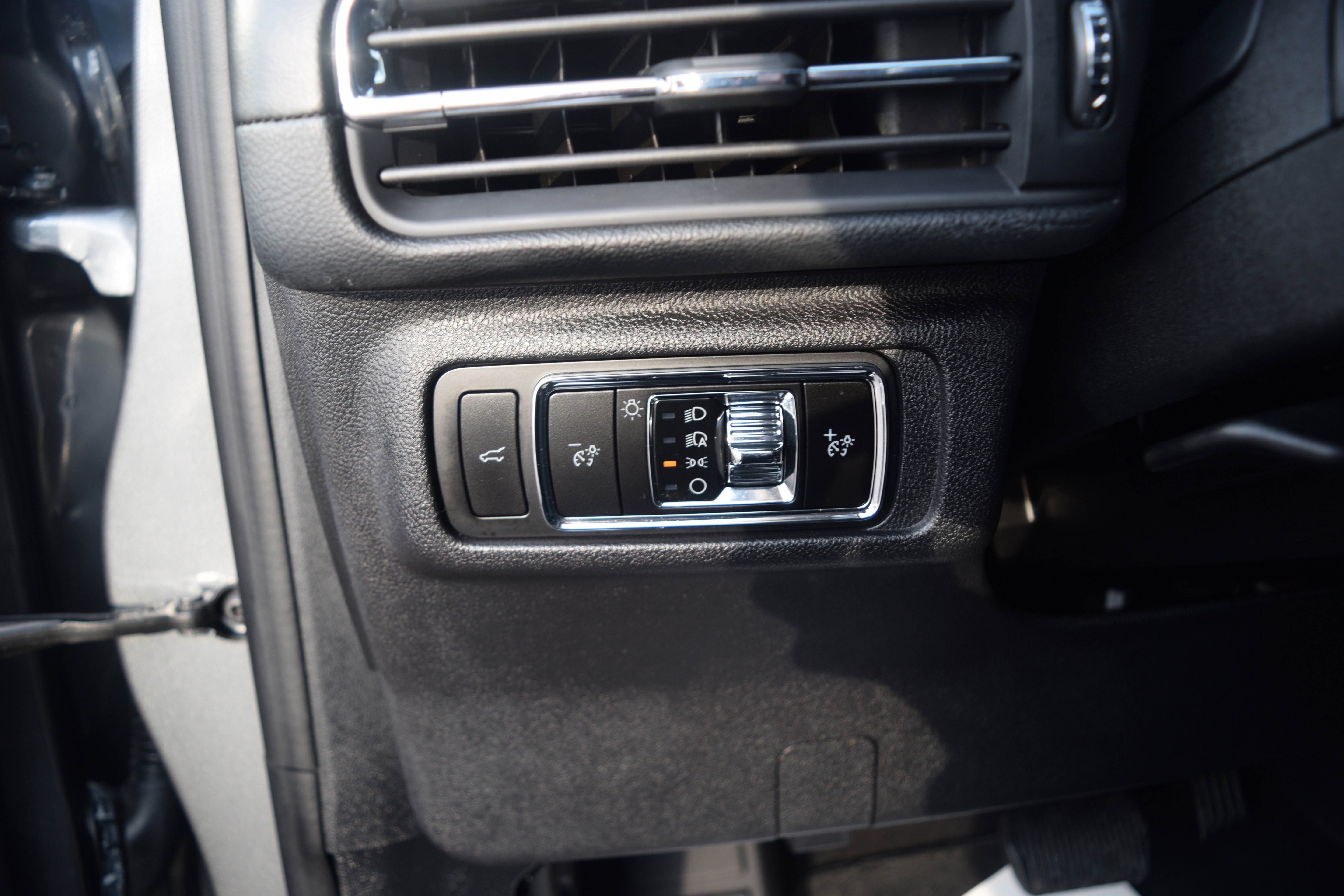 Used 2023 Lincoln Corsair Reserve w/ Jet Appearance Package image 7