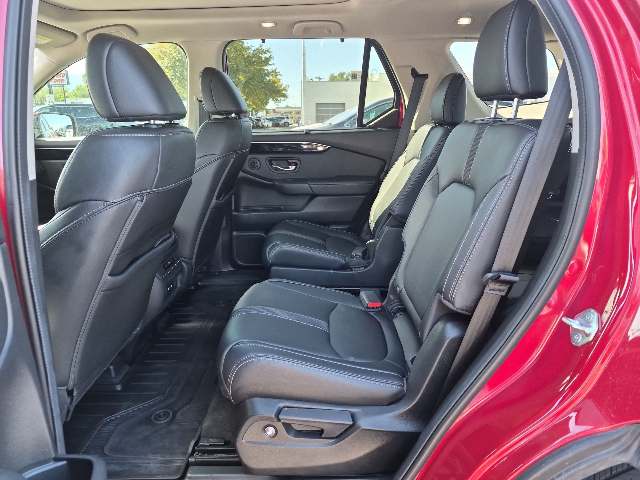 Used 2024 Honda Pilot Touring image 29