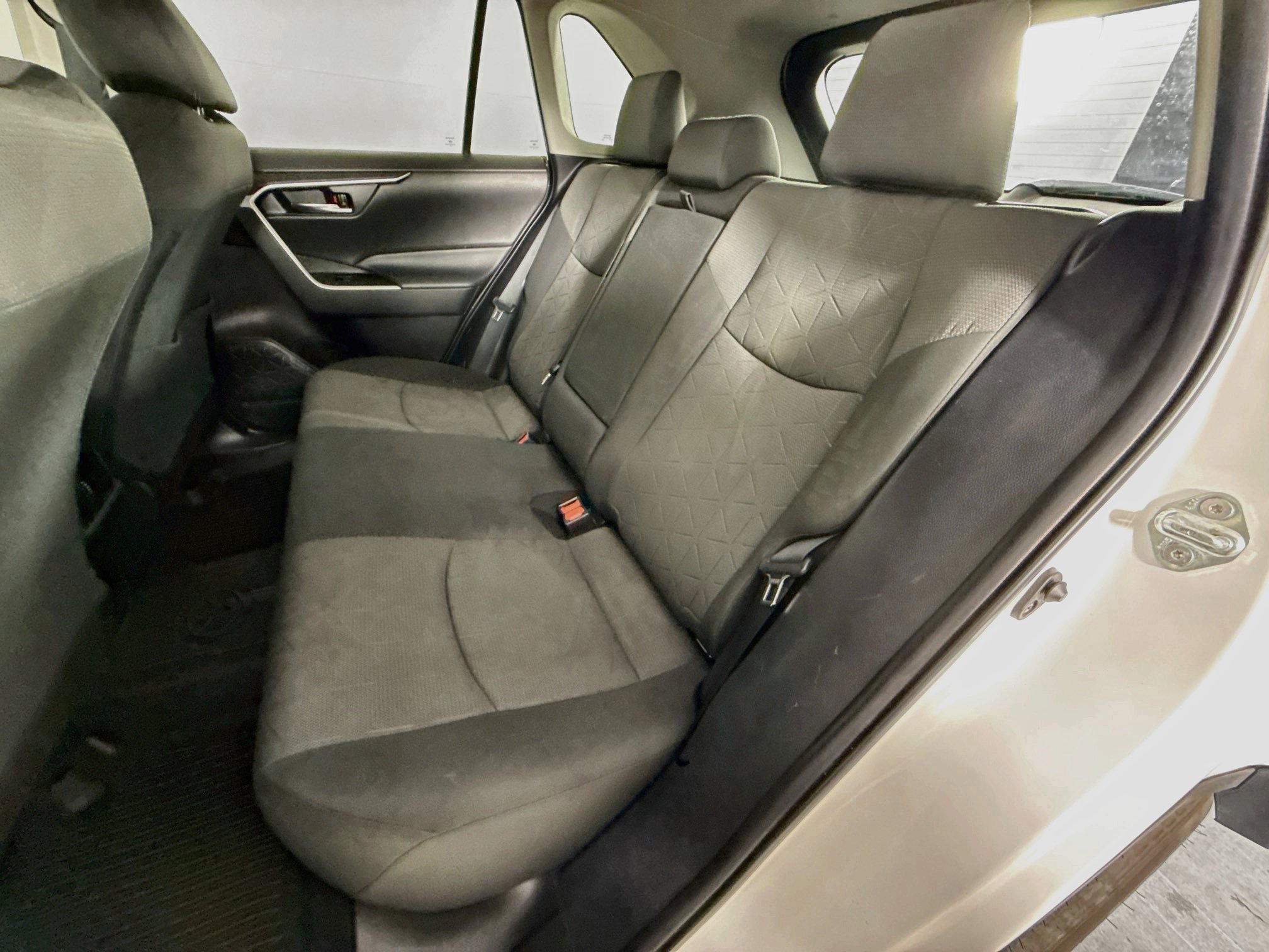 Used 2022 Toyota RAV4 XLE w/ Convenience Package FWD image 29