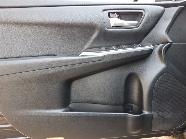 Used 2016 Toyota Camry SE FWD image 12