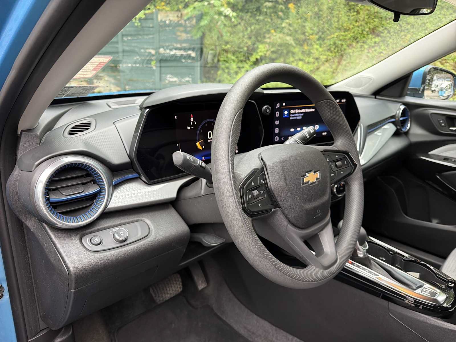 Used 2025 Chevrolet Trax LT FWD image 12