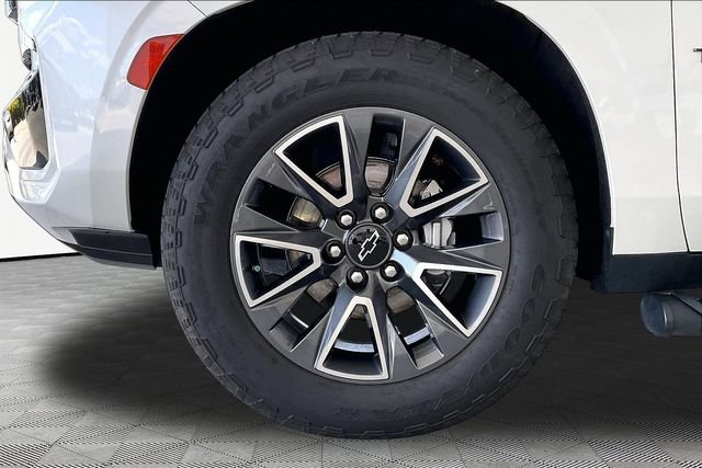Used 2022 Chevrolet Tahoe Z71 w/ Z71 Off-Road Package AWD/4WD image 23