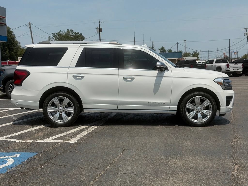 Used 2024 Ford Expedition Platinum AWD/4WD image 4