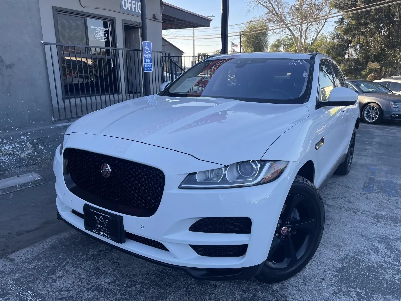 Used 2019 Jaguar F-PACE Premium AWD/4WD image 1