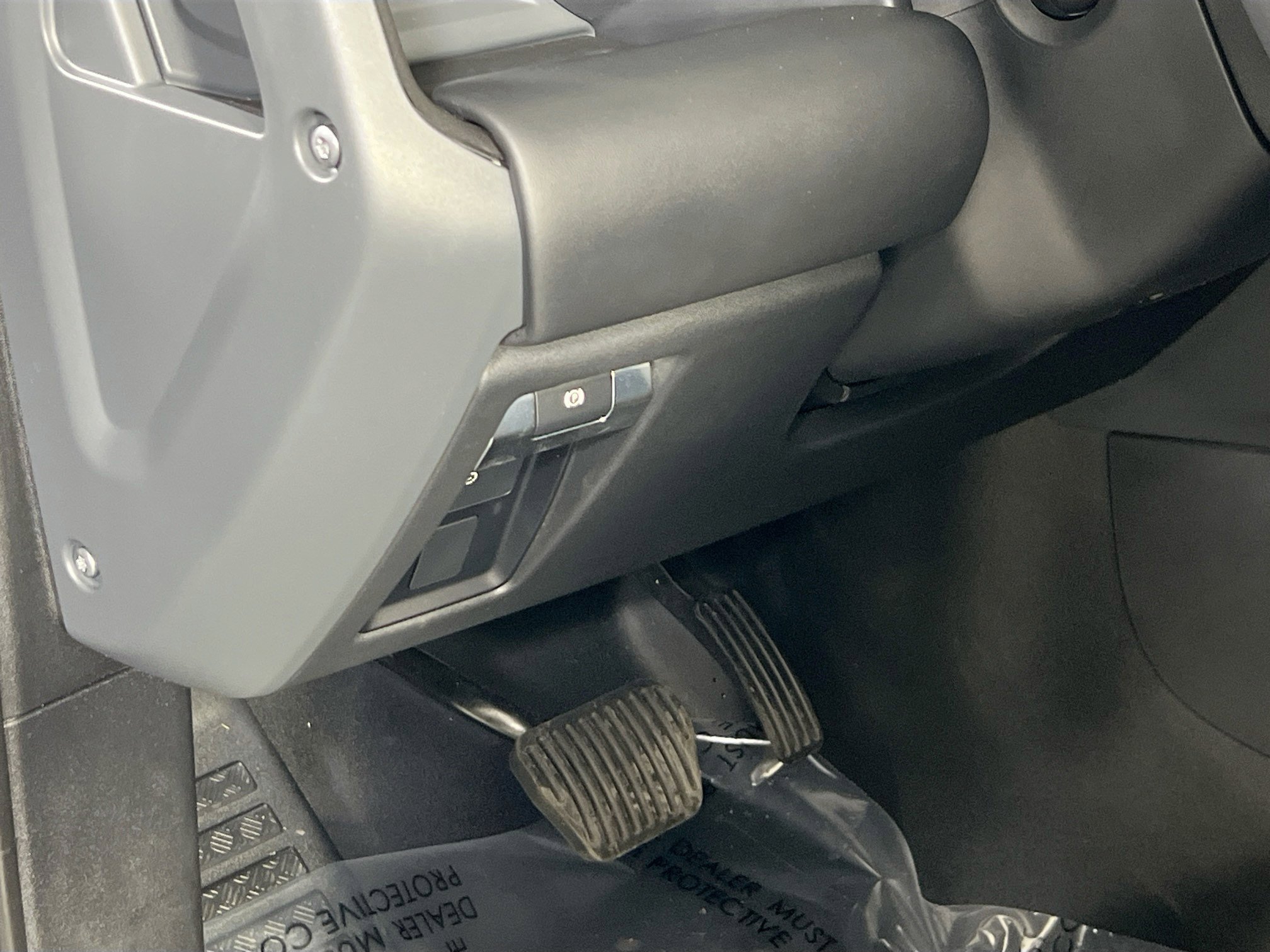 Used 2024 Land Rover Defender 110 X-Dynamic SE image 10