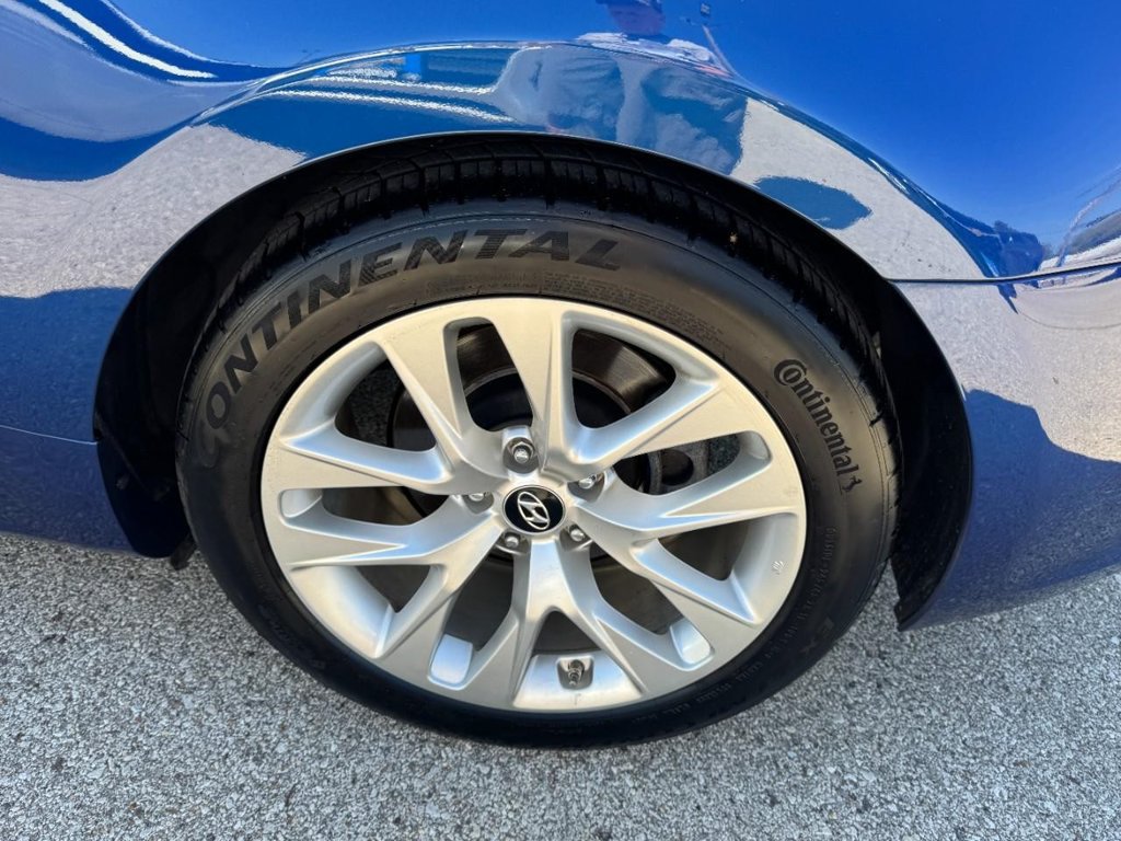 Used 2016 Hyundai Genesis 3.8 RWD image 6