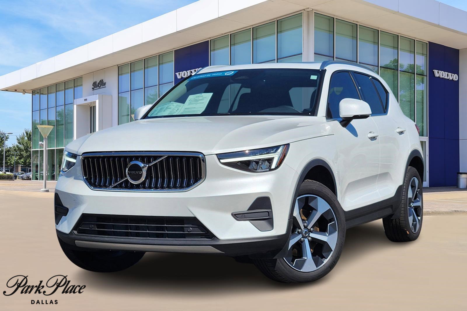 Used 2025 Volvo XC40 B5 Core w/ Climate Package