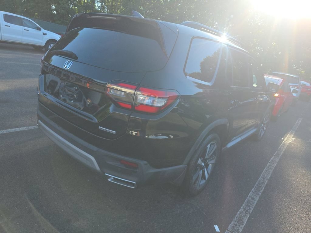 Used 2023 Honda Pilot Touring image 4
