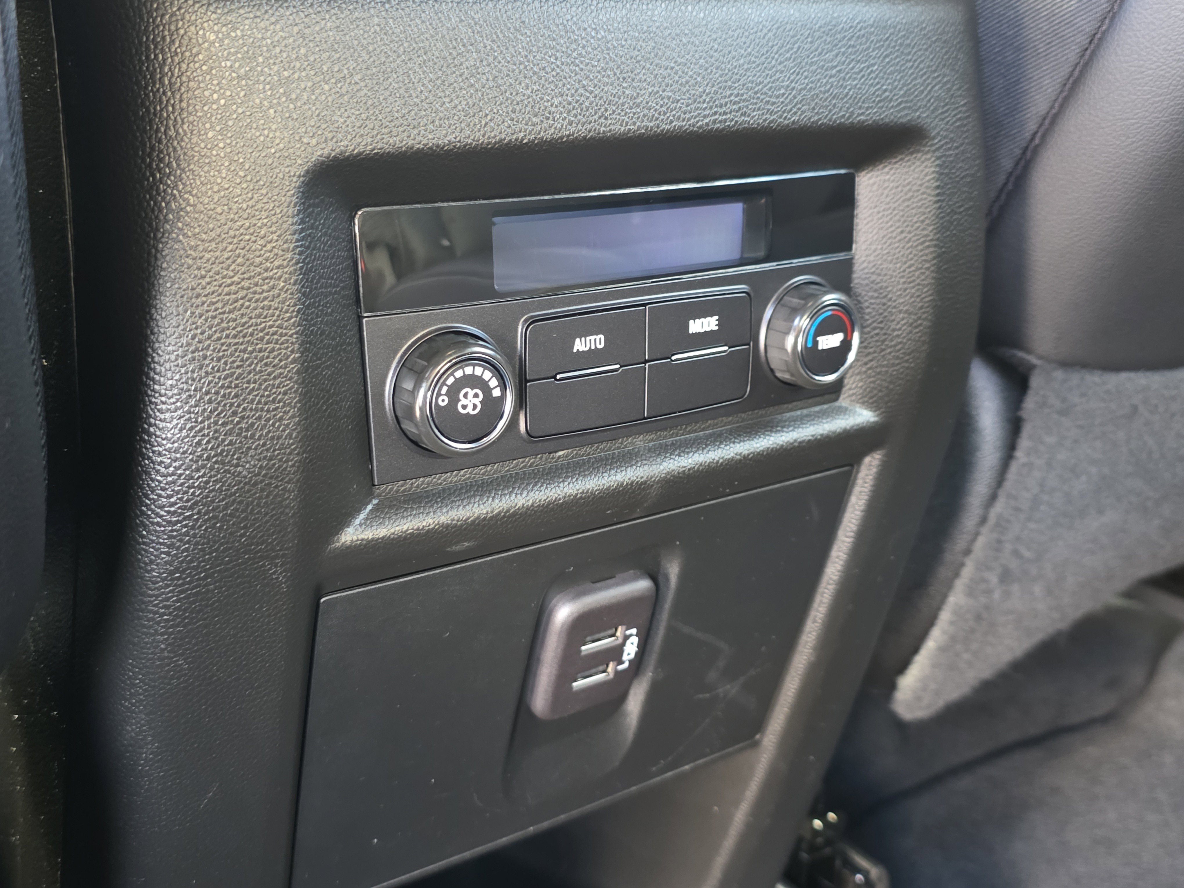 Used 2023 Chevrolet Traverse LT FWD image 46