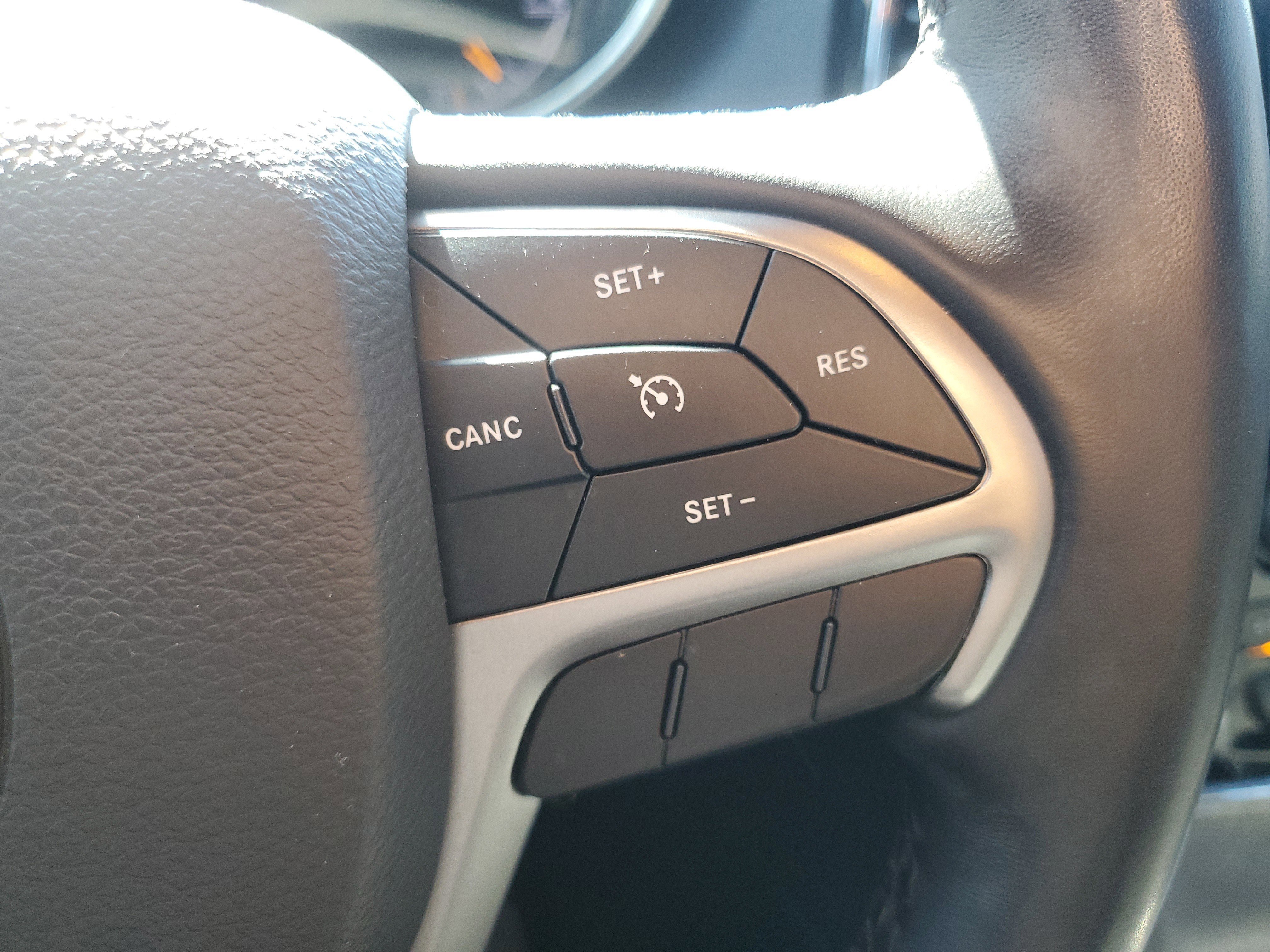 Used 2020 Jeep Grand Cherokee Altitude image 16