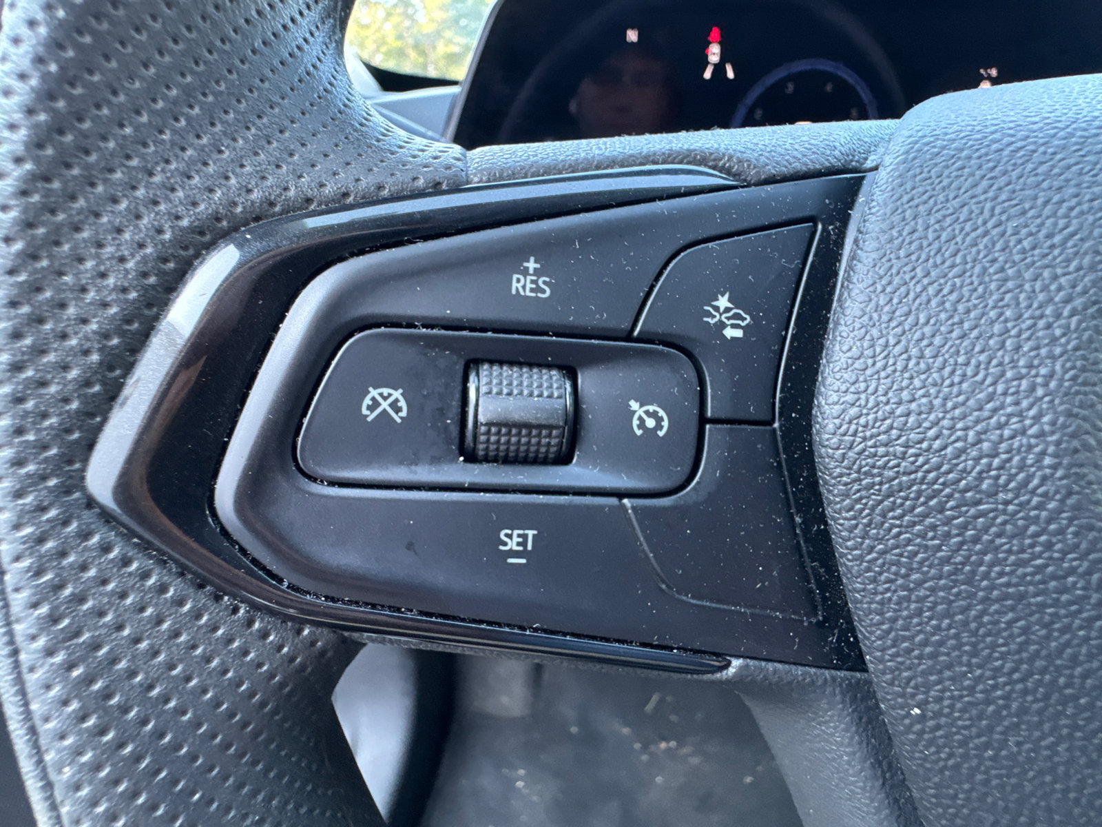 Used 2025 Chevrolet Trax LT FWD image 30