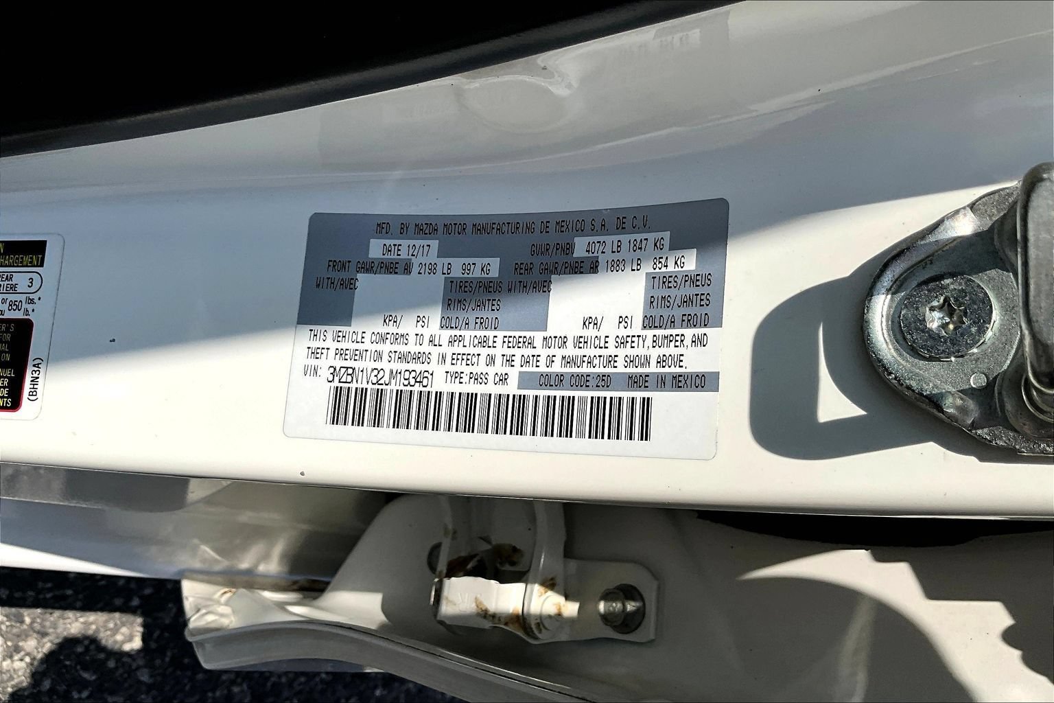 Used 2018 MAZDA MAZDA3 Touring FWD image 19