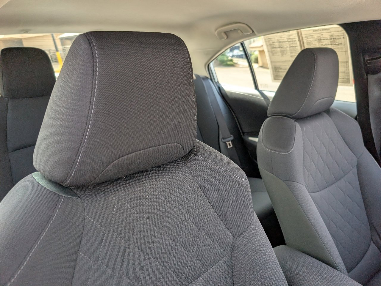 Used 2022 Toyota Corolla LE FWD image 3