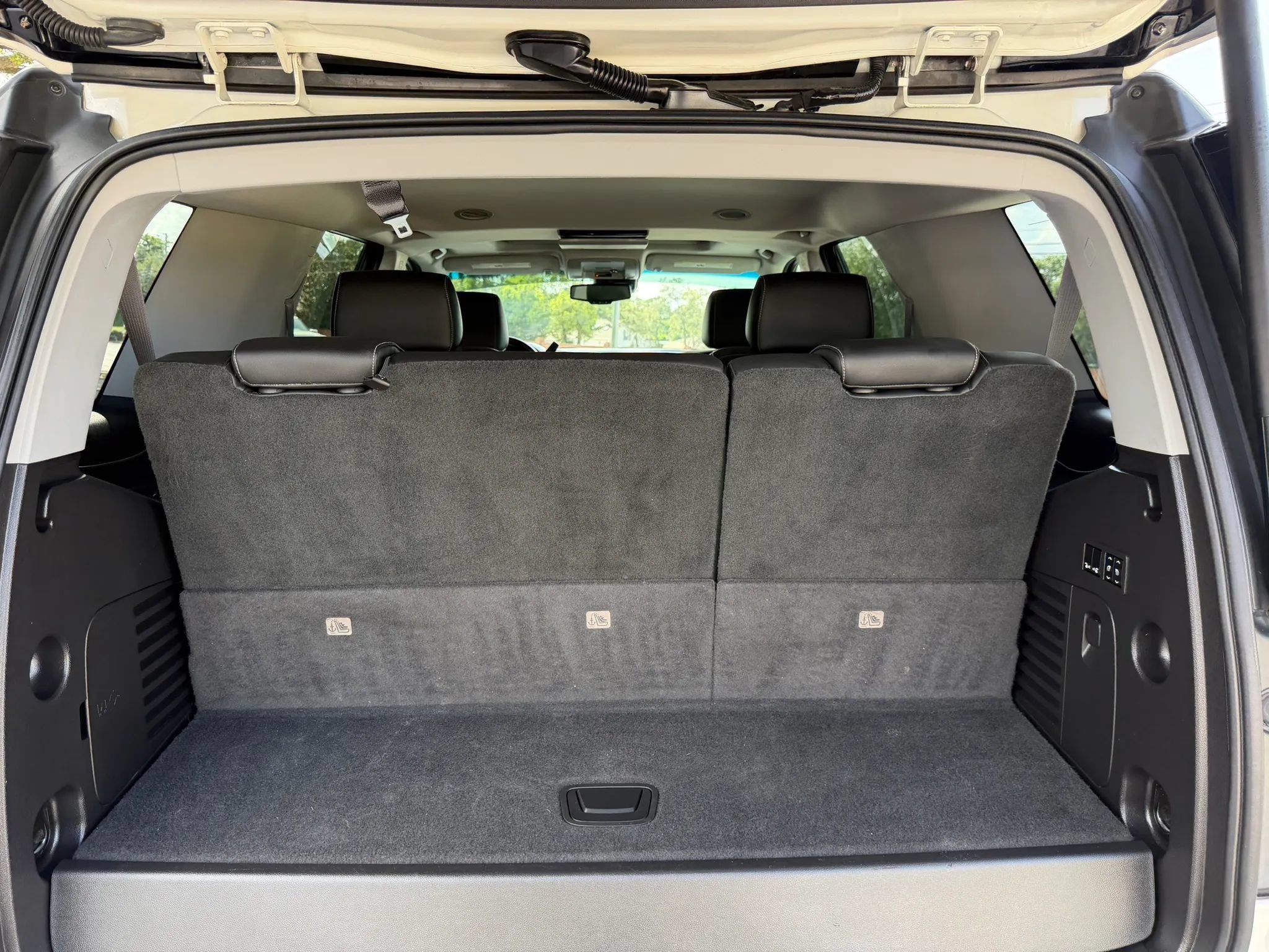 Used 2015 Chevrolet Tahoe LTZ RWD image 18