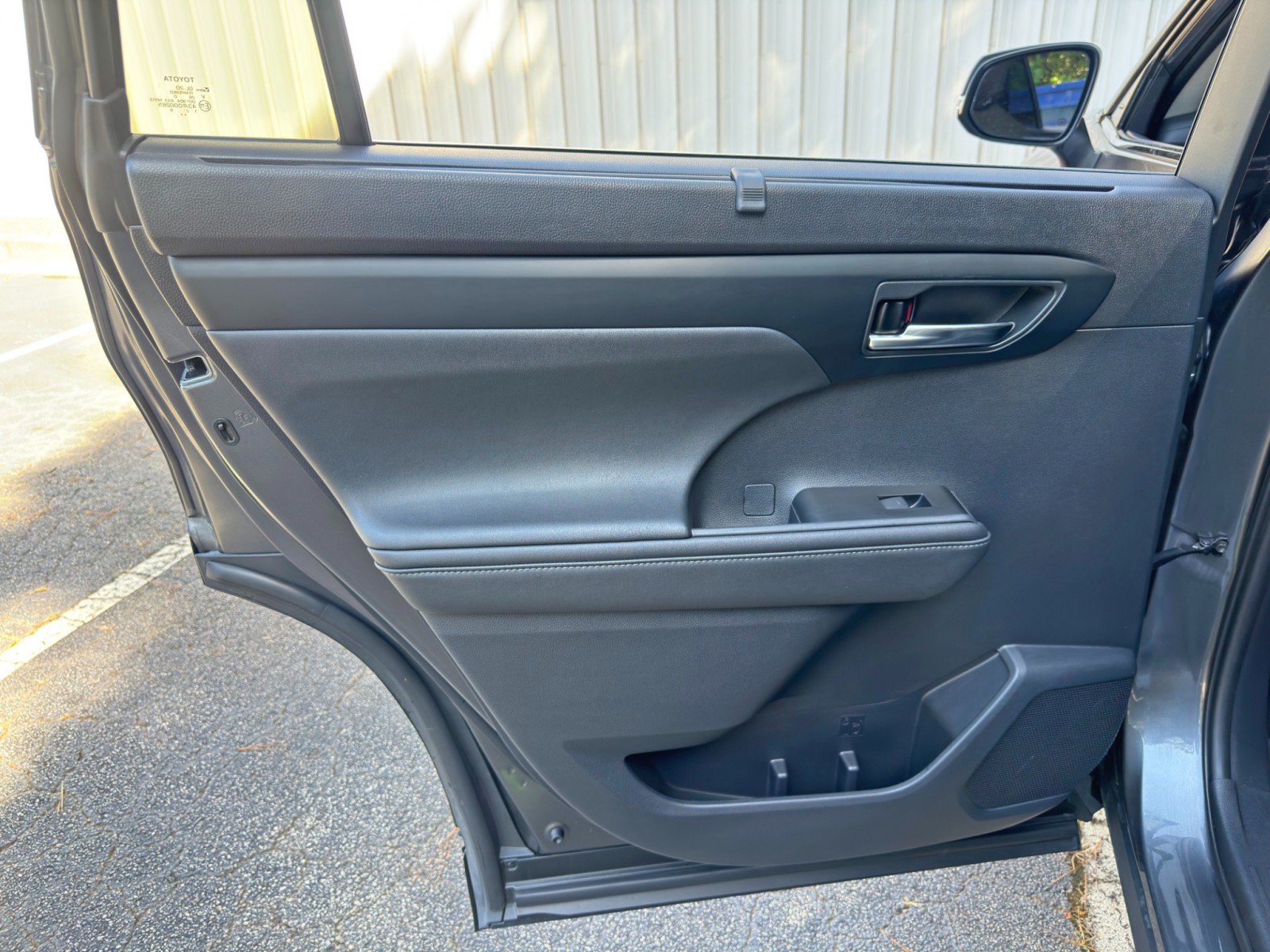 Used 2021 Toyota Highlander XLE FWD image 39