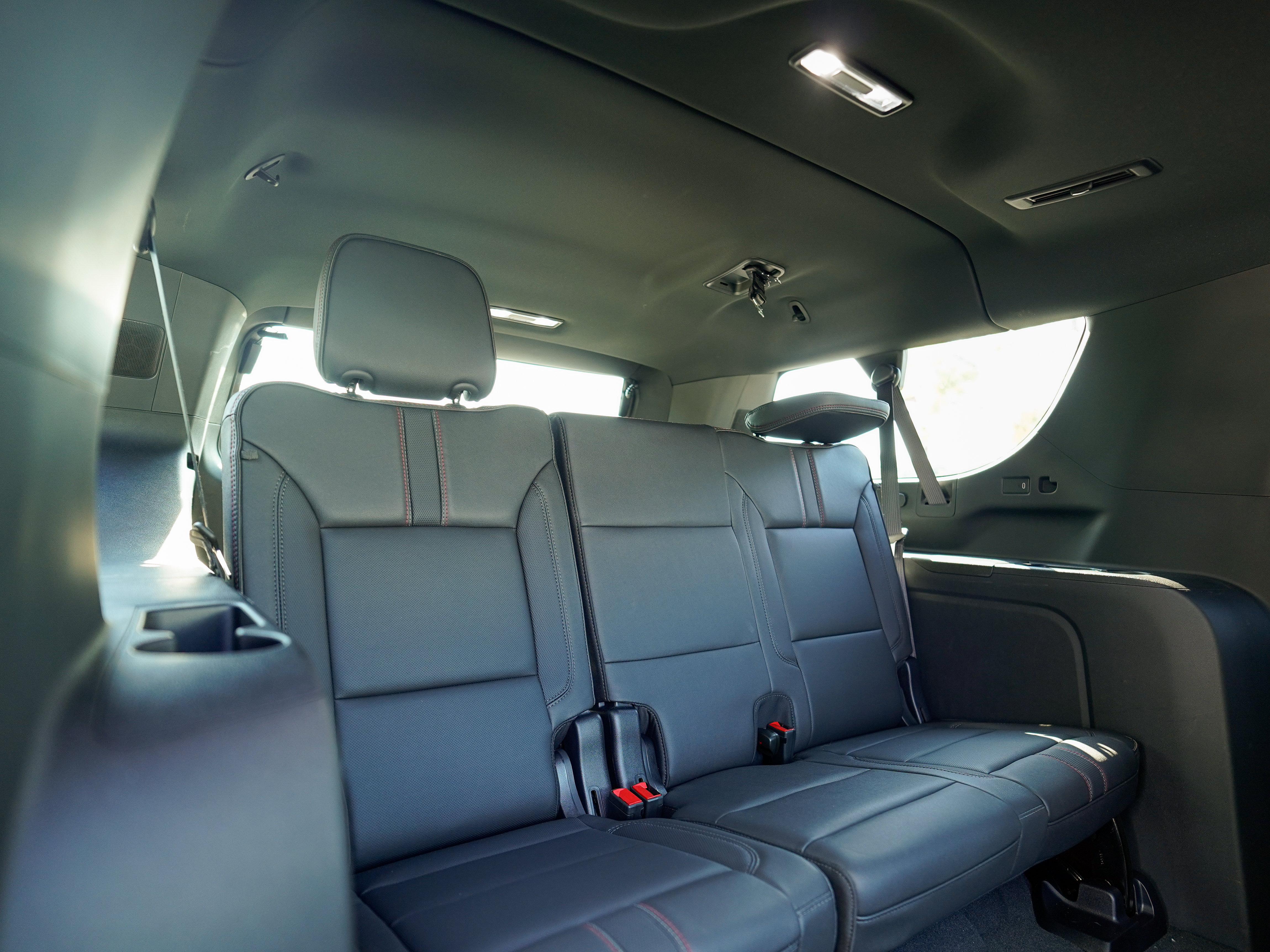 Used 2025 Chevrolet Suburban RST AWD/4WD image 34
