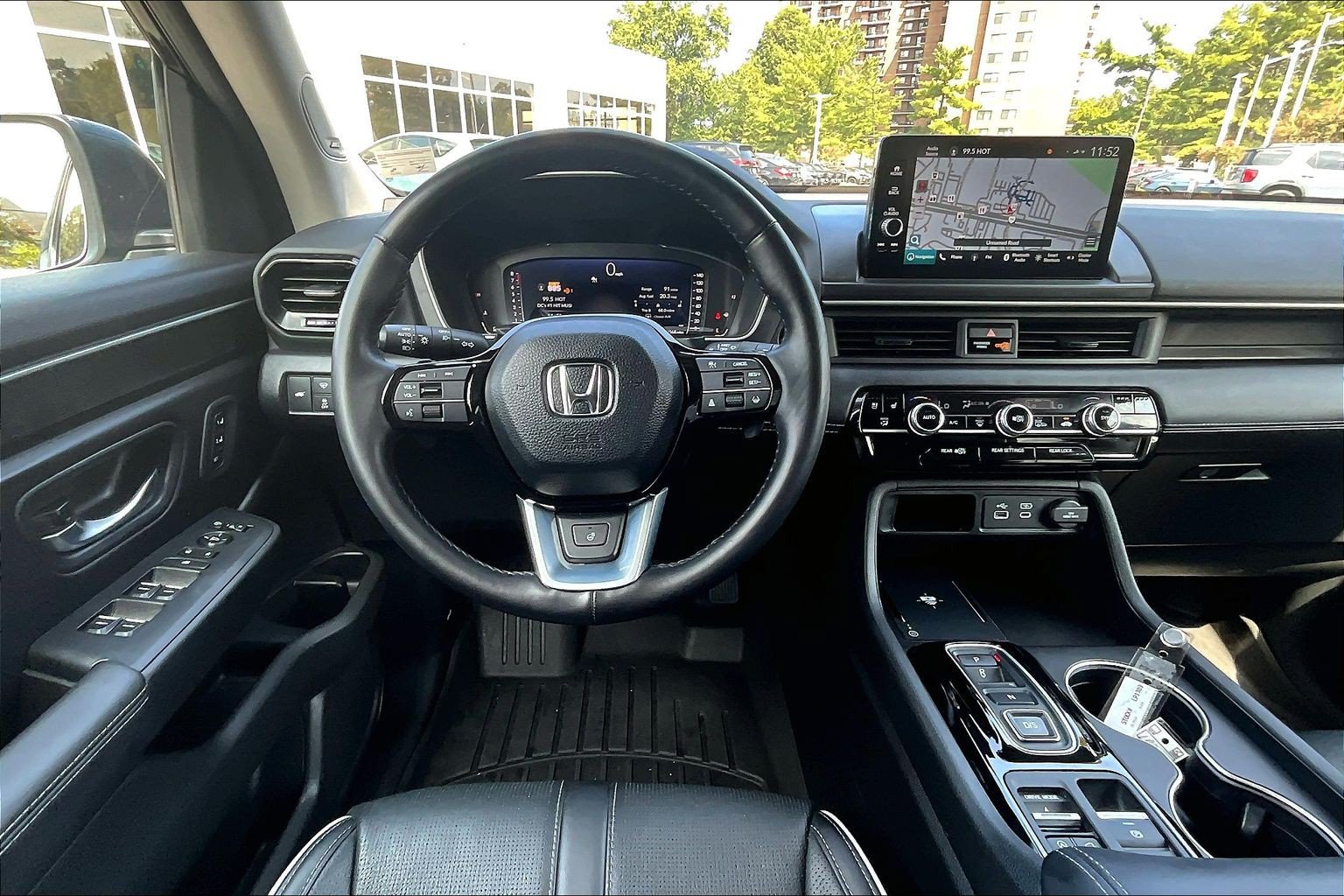 Used 2025 Honda Pilot Elite image 5