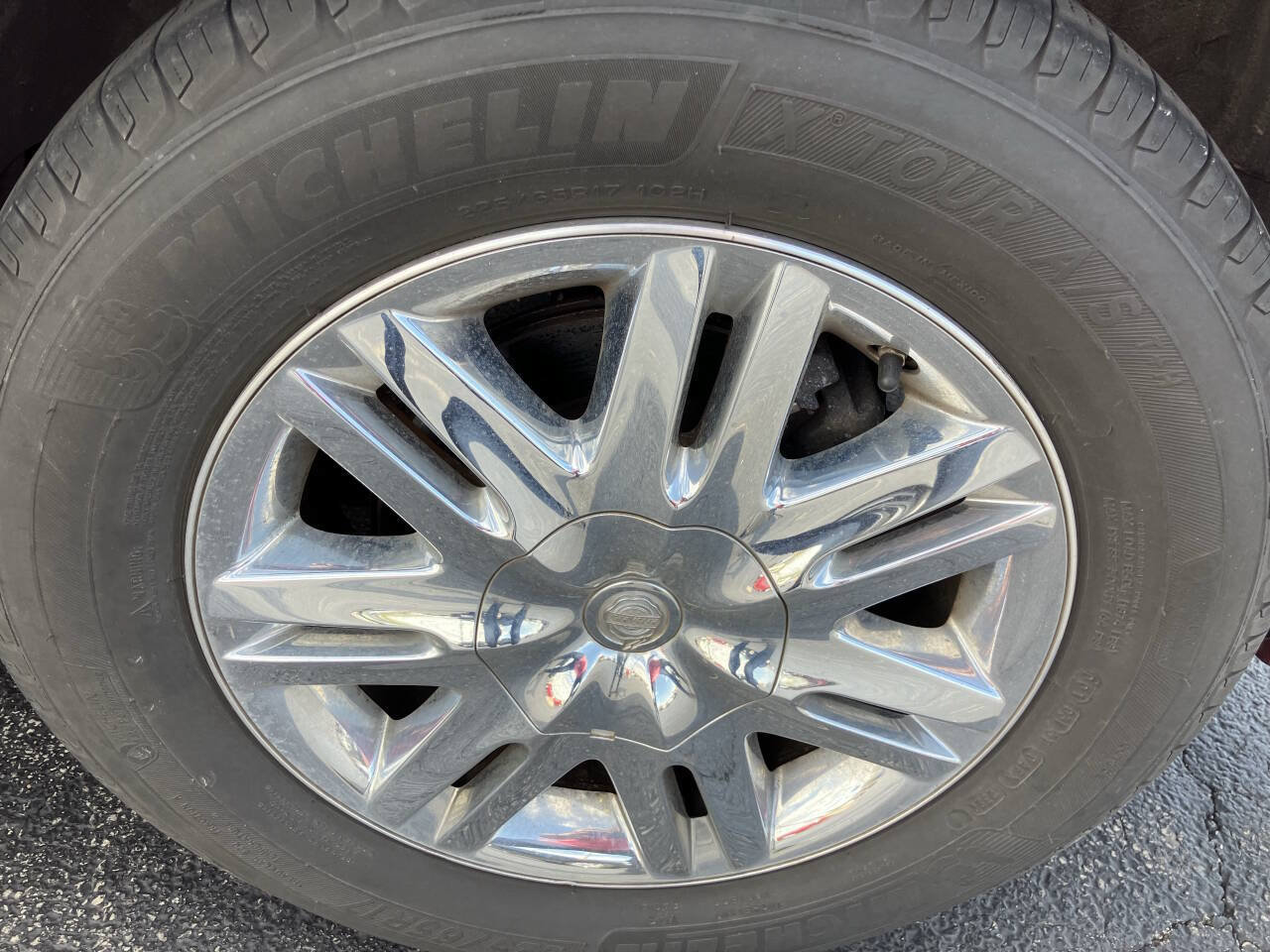 Used 2009 Chrysler Town & Country Limited w/ Entertainment Group #3 FWD image 26