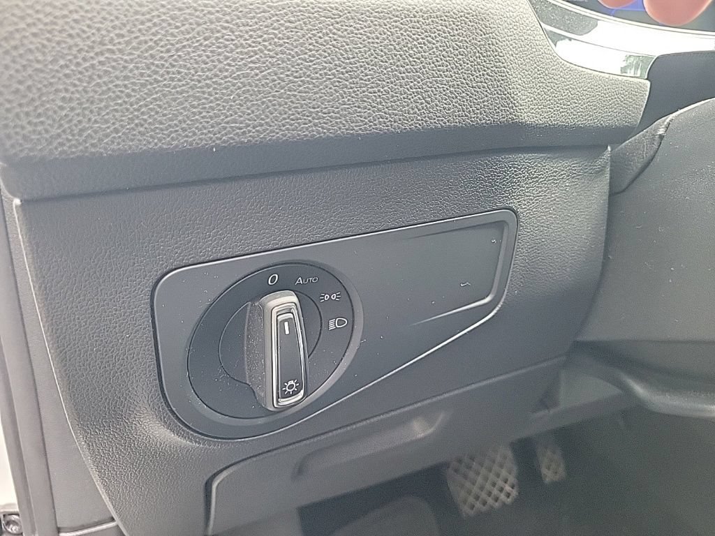 Used 2022 Volkswagen Tiguan SE AWD/4WD image 16