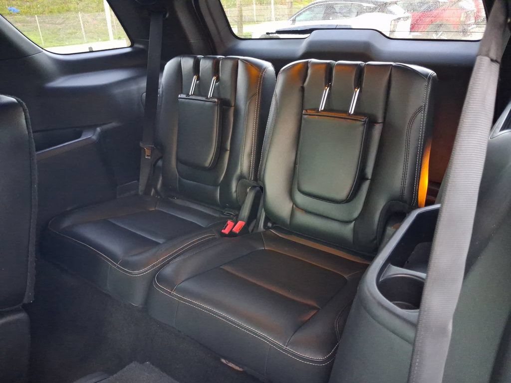 Used 2016 Ford Explorer Limited w/ Equipment Group 301A FWD image 12