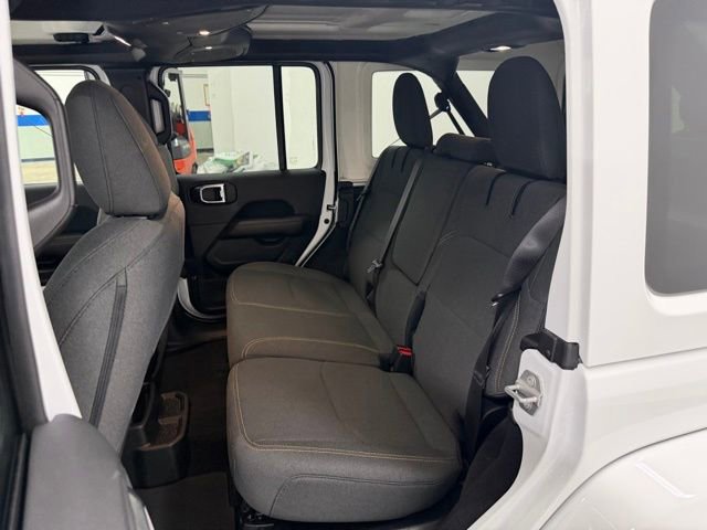Used 2025 Jeep Wrangler Unlimited Sahara image 17