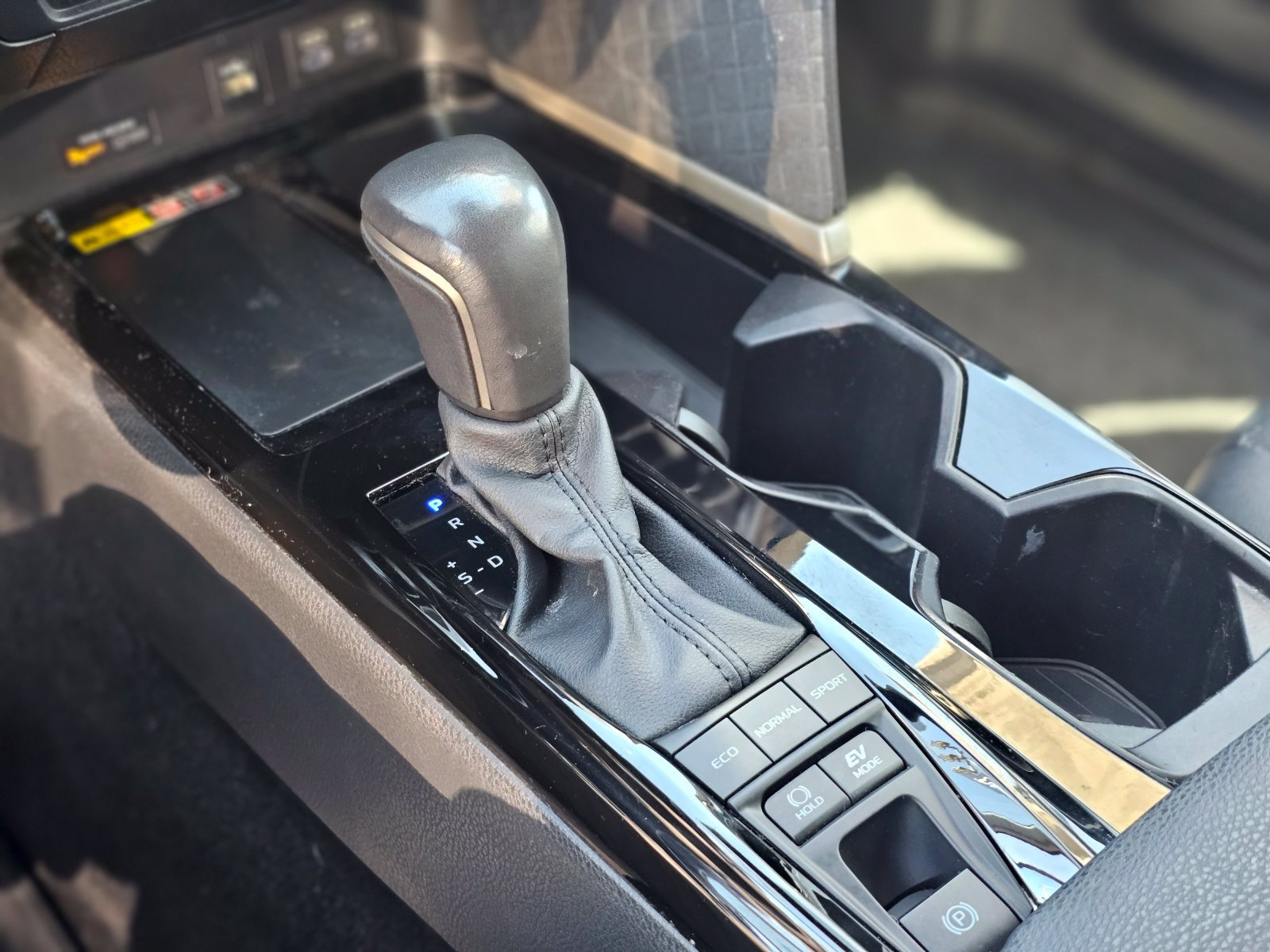 Used 2025 Toyota Camry XLE FWD image 16