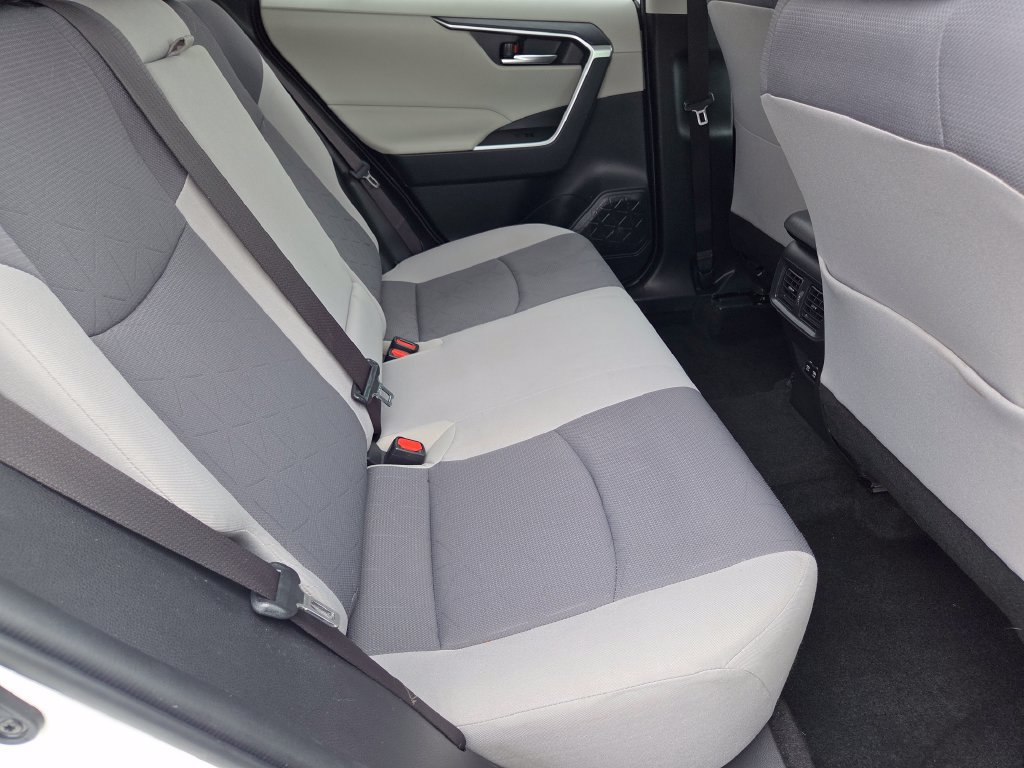 Used 2019 Toyota RAV4 XLE w/ Convenience Package FWD image 6