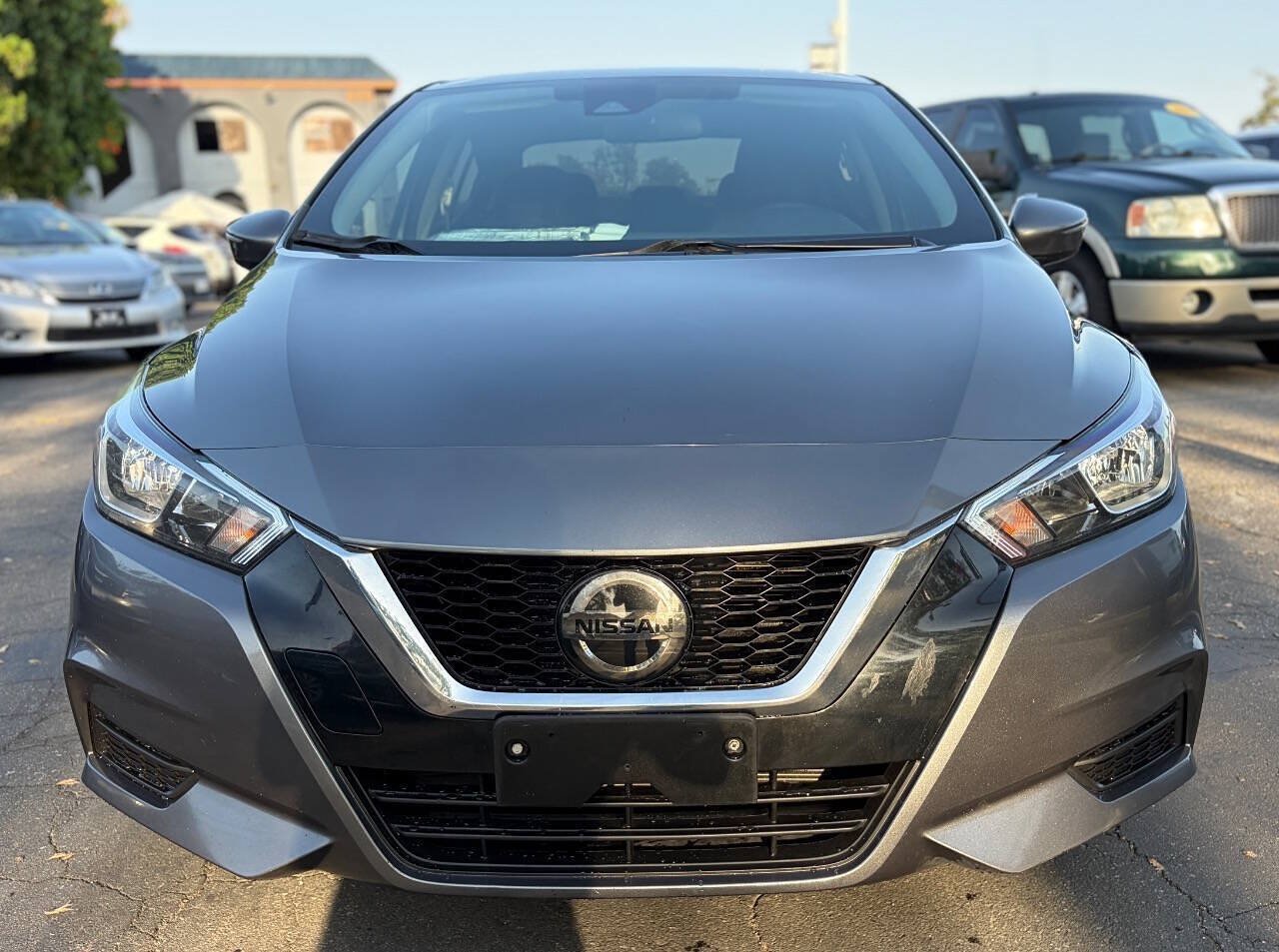 Used 2021 Nissan Versa SV FWD image 3