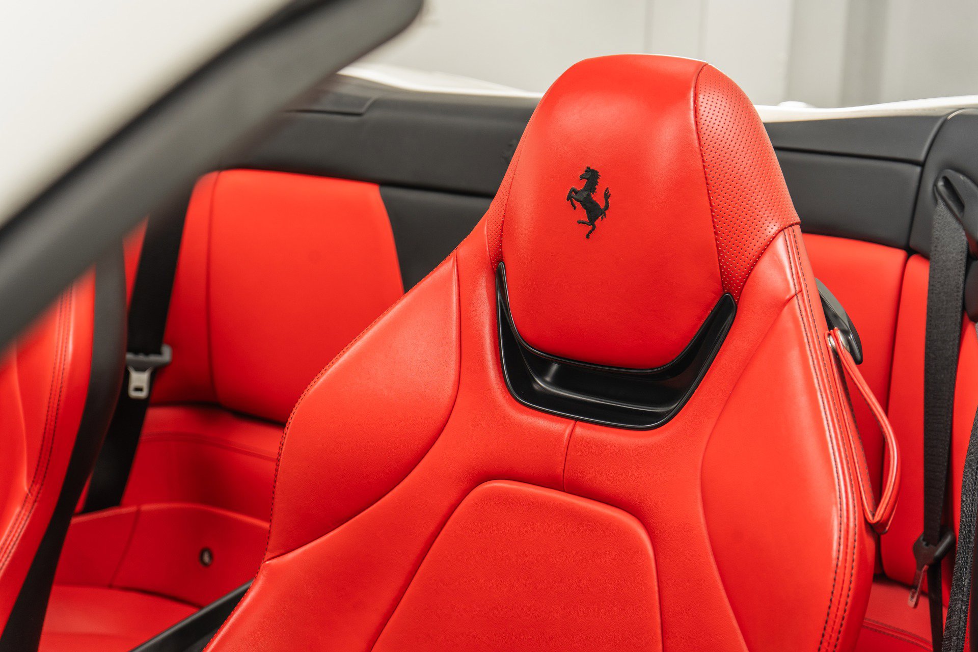 Used 2020 Ferrari Portofino image 27