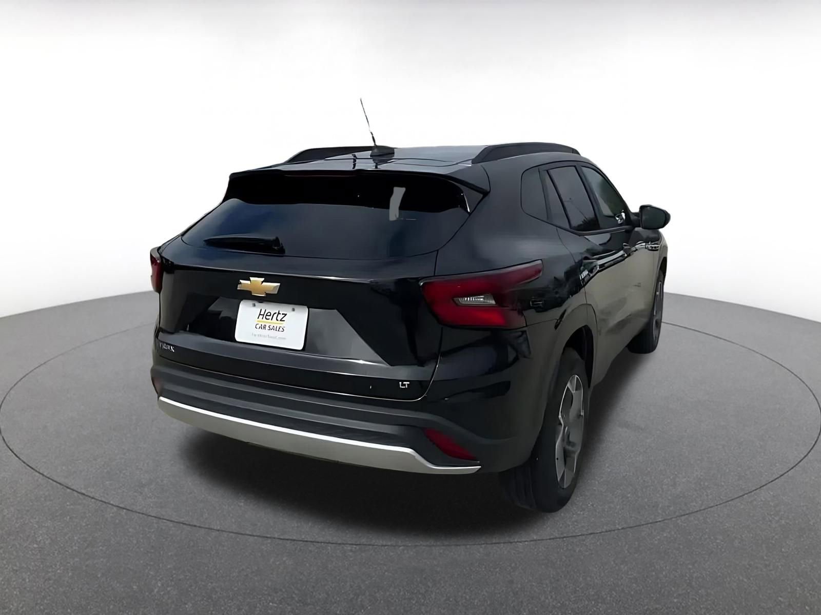 Used 2025 Chevrolet Trax LT w/ LT Convenience Package image 14