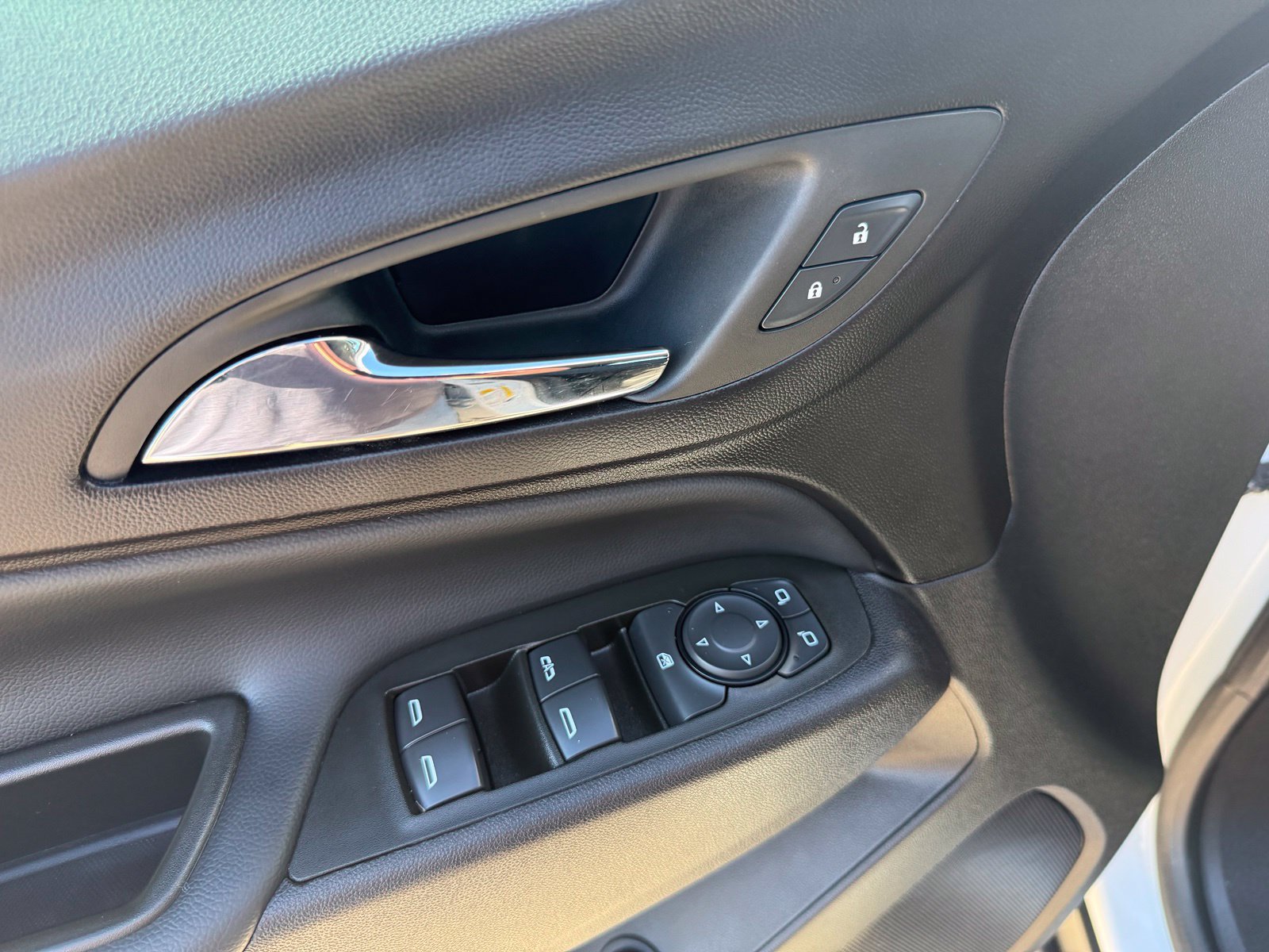 Certified 2024 Chevrolet Equinox LT FWD image 12