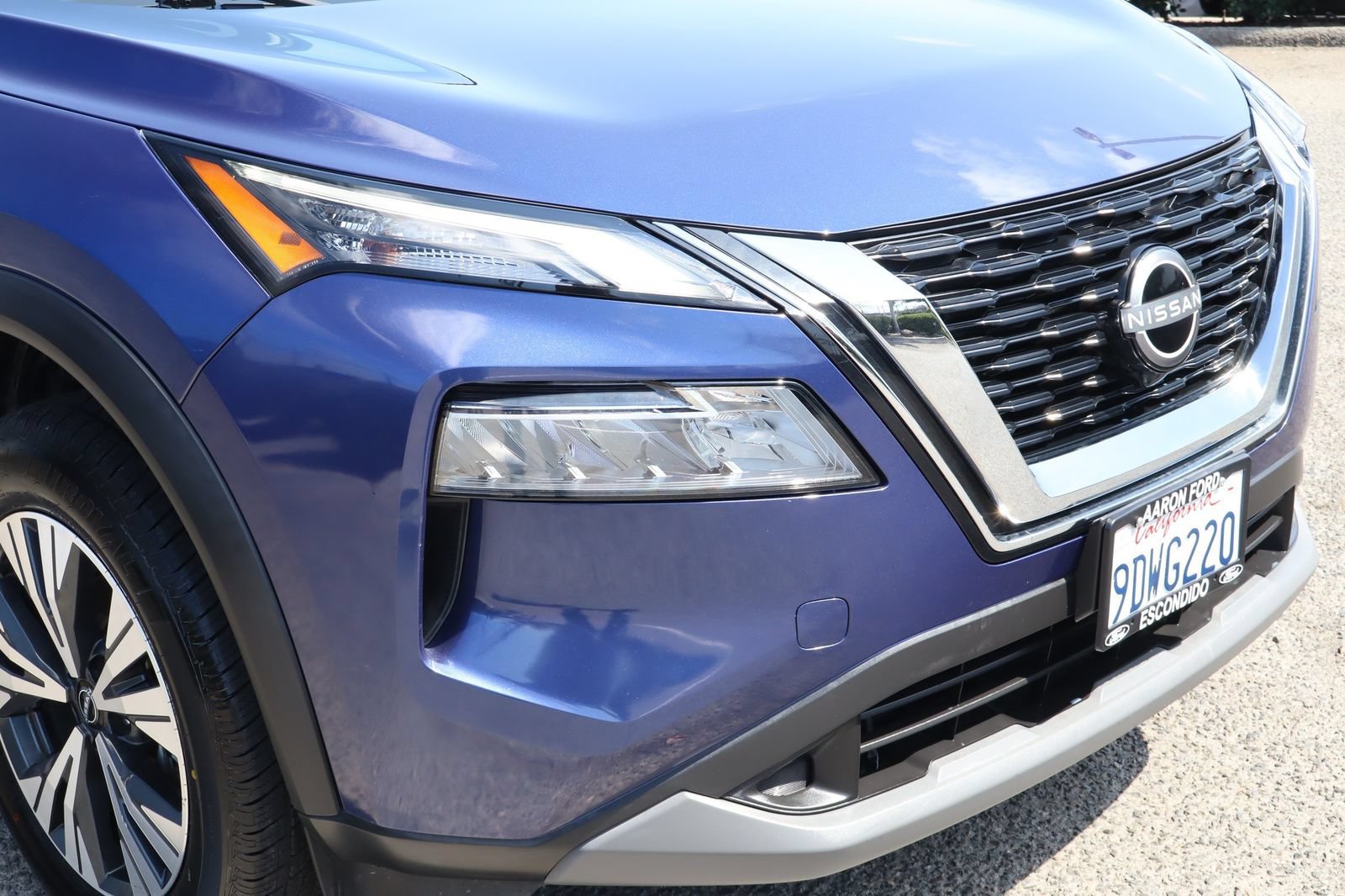 Used 2023 Nissan Rogue SV FWD image 9