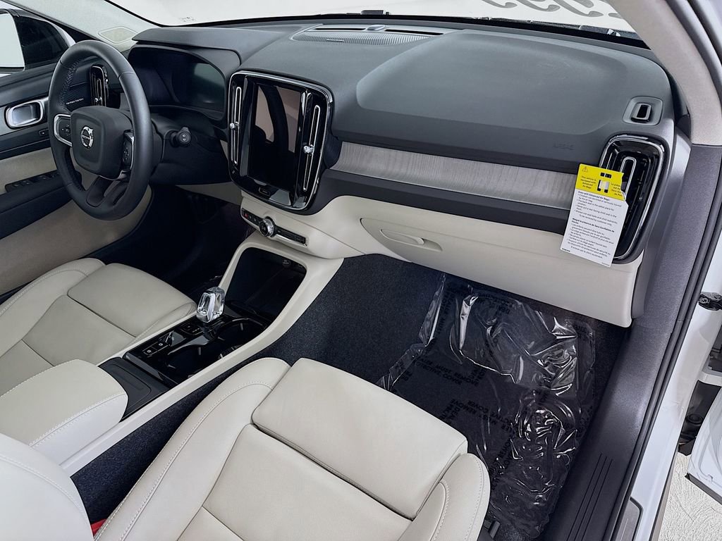 Certified 2026 Volvo XC40 B5 Ultra w/ Climate Package image 31