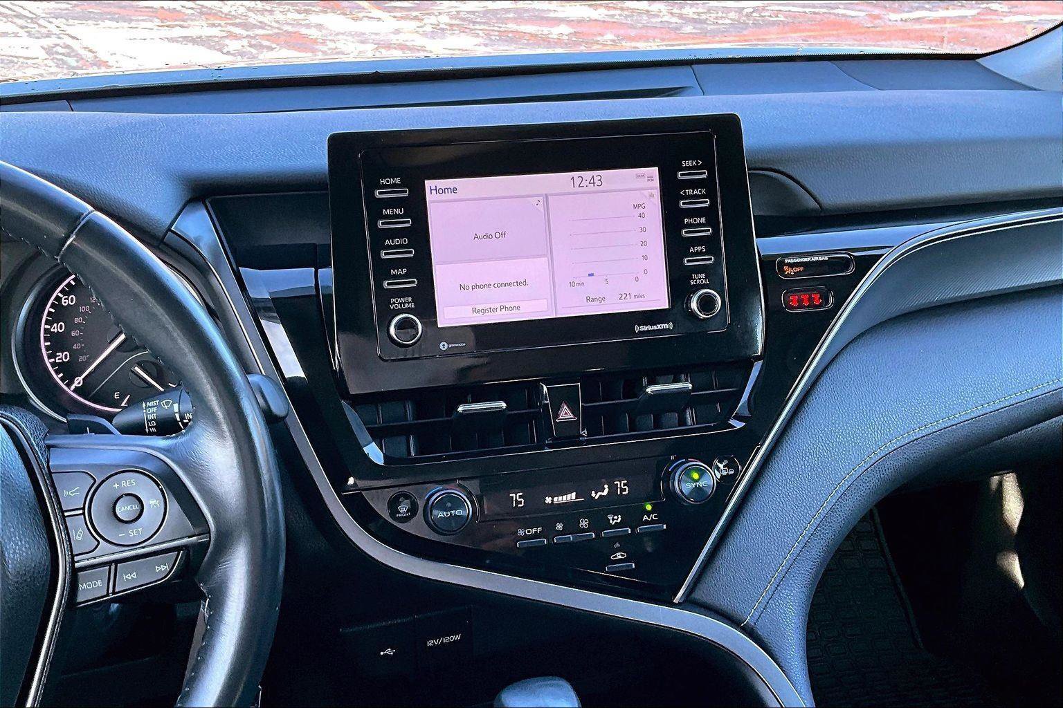 Used 2023 Toyota Camry SE image 6