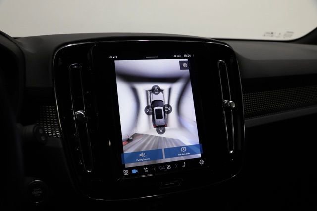 Used 2025 Volvo XC40 B5 Plus AWD/4WD image 25