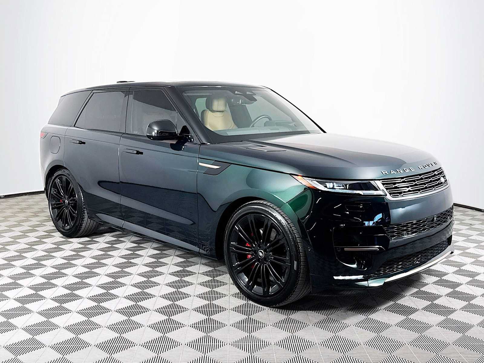 Certified 2025 Land Rover Range Rover Sport Dynamic SE AWD/4WD image 3