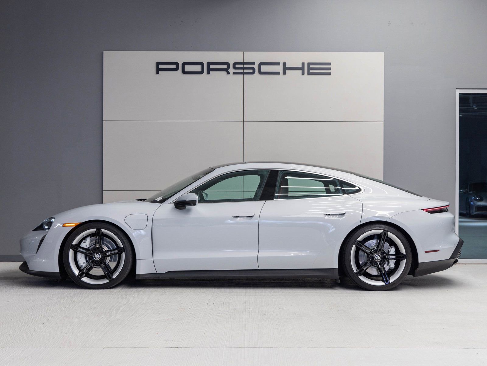 Certified 2024 Porsche Taycan 4S image 2