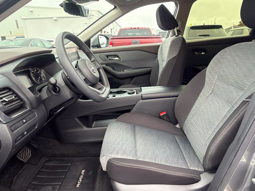 Used 2023 Nissan Rogue SV AWD/4WD image 32