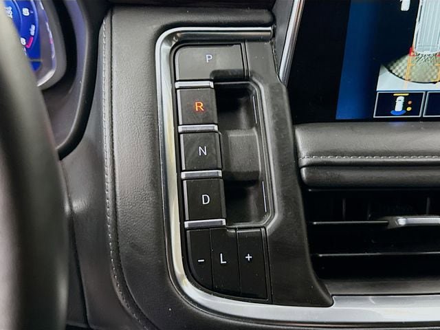 Used 2024 Chevrolet Tahoe Z71 w/ Luxury Package AWD/4WD image 19